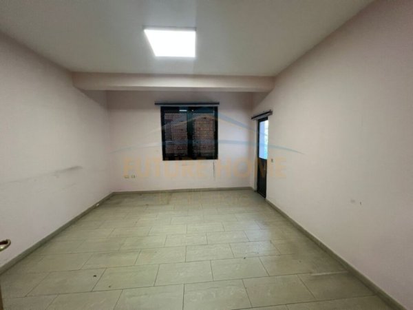 ALF47129 Tirane, jepet me qera Kati 0, 230 m² 1.500 € (Brryli)