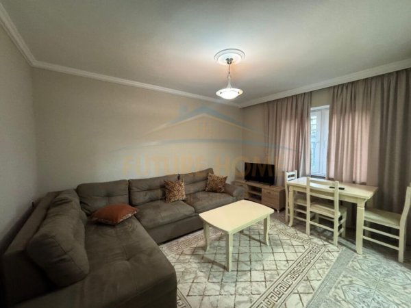 Tirane, jepet me qera apartament 3+1 Kati 2, 90 m² 700 € (Bulevardi Zogu Pare)