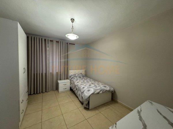 Tirane, jepet me qera apartament 3+1 Kati 2, 90 m² 700 € (Bulevardi Zogu Pare)