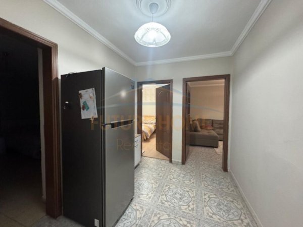Tirane, jepet me qera apartament 3+1 Kati 2, 90 m² 700 € (Bulevardi Zogu Pare)