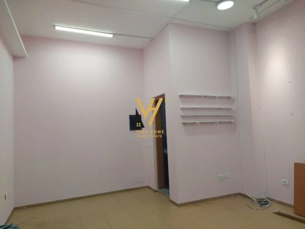 Tirane, shitet dyqan Kati 0, 41 m² 82.000 € (ALI DEMI)