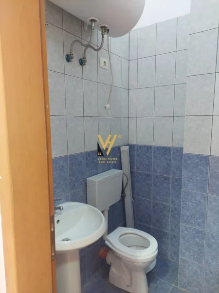 Tirane, shitet dyqan Kati 0, 41 m² 82.000 € (ALI DEMI)