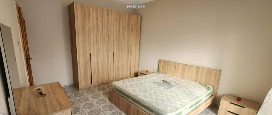 Tirane, jepet me qera Vile 1+1 Kati 2, 70 m² 450 € (pazari i ri)
