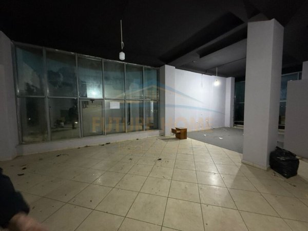 ALF47139 Tirane, jepet me qera ambjent biznesi Kati 1, 87 m² 500 € (Fresku)