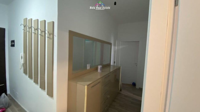Tirane, jepet me qera apartament 2+1 Kati 7, 104 m² 500 € (yzberisht)