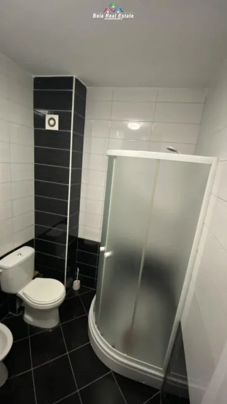 Tirane, jepet me qera apartament 2+1 Kati 7, 104 m² 500 € (yzberisht)