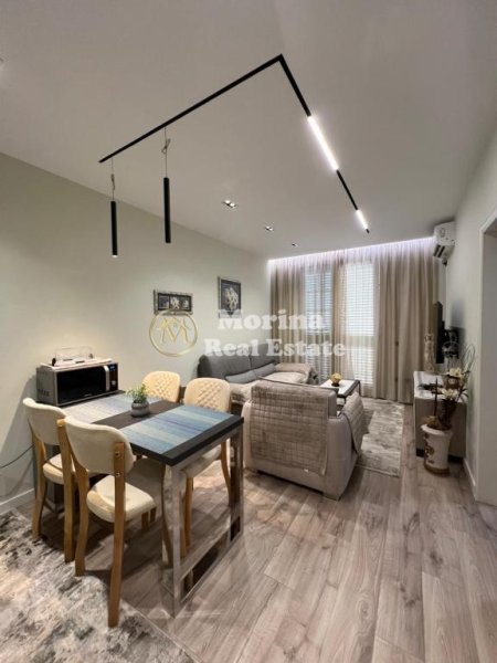 Tirane, jepet me qera apartament 1+1 Kati 10, 77 m² 1.000 € (Qender)