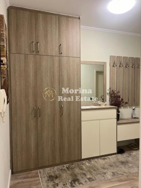 Tirane, jepet me qera apartament 1+1 Kati 10, 77 m² 1.000 € (Qender)
