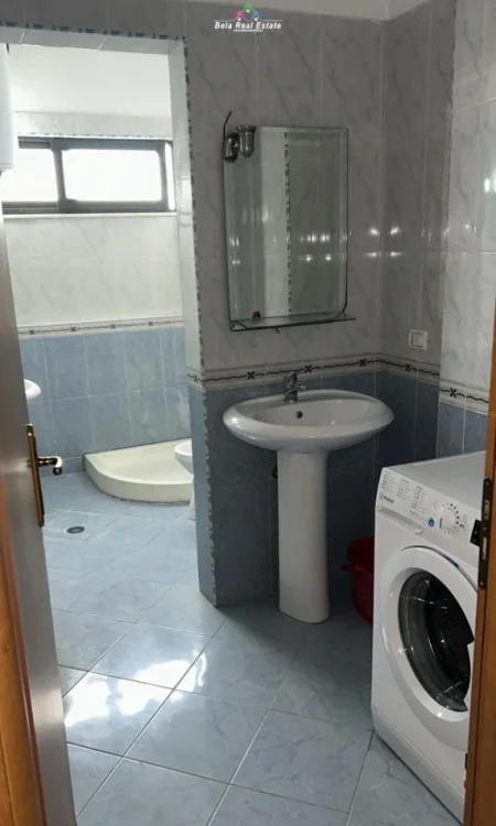 Tirane, jepet me qera apartament 2+1 Kati 7, 100 m² 600 € (21 dhjetori)