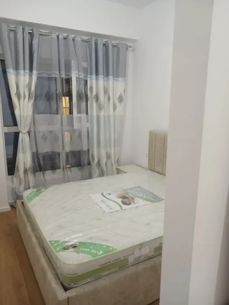 Tirane, jepet me qera apartament 2+1+Ballkon Kati 6, 75 m² 500 € (Ali Demi)