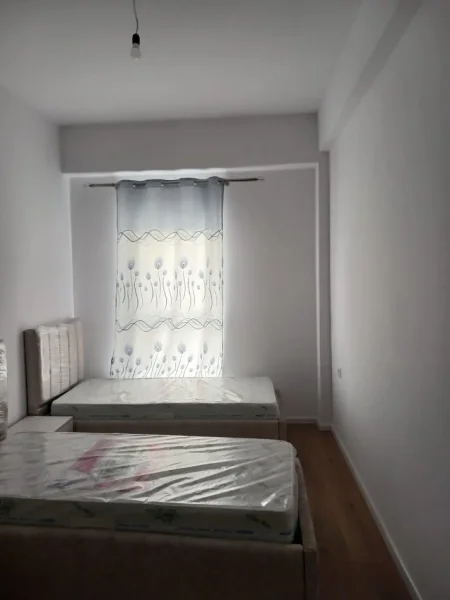 Tirane, jepet me qera apartament 2+1+Ballkon Kati 6, 75 m² 500 € (Ali Demi)