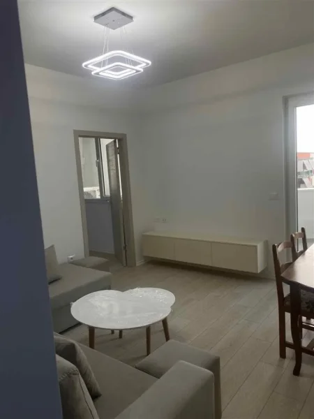 Tirane, jepet me qera apartament 1+1+Ballkon Kati 7, 70 m² 550 € (Fusha e Aviacionit)