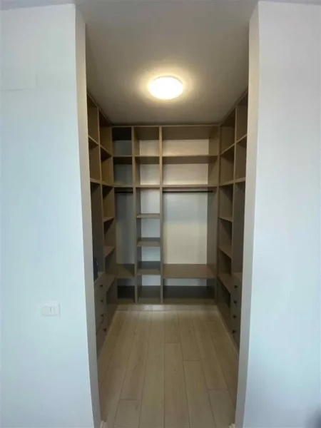 Tirane, jepet me qera apartament 1+1+Ballkon Kati 7, 70 m² 550 € (Fusha e Aviacionit)