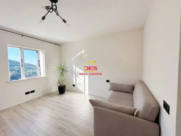 Delvine, shitet apartament 2+1+Ballkon Kati 4, 74 m² 65.000 € 