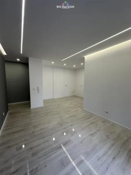 Tirane, shes apartament 2+1 Kati 5, 92 m² 240.000 € (stacioni i trenit)