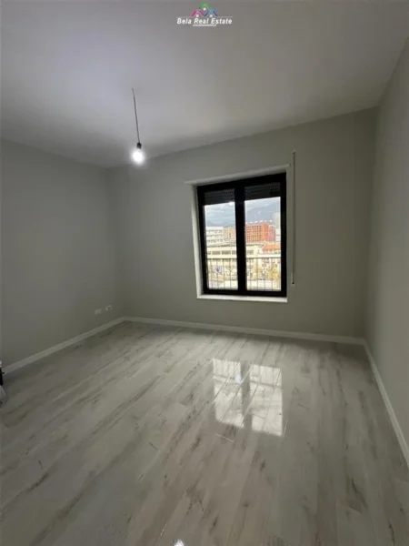 Tirane, shes apartament 2+1 Kati 5, 92 m² 240.000 € (stacioni i trenit)