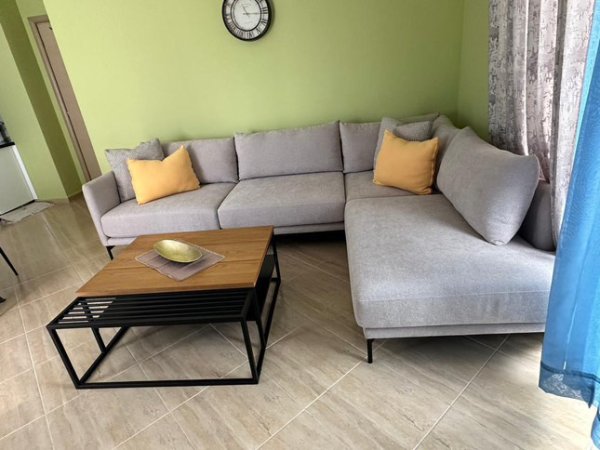 Tirane, jepet me qera apartament 2+1+Ballkon , 87 m² 700 € (Rr. Jordan Misja te lavazh 07)