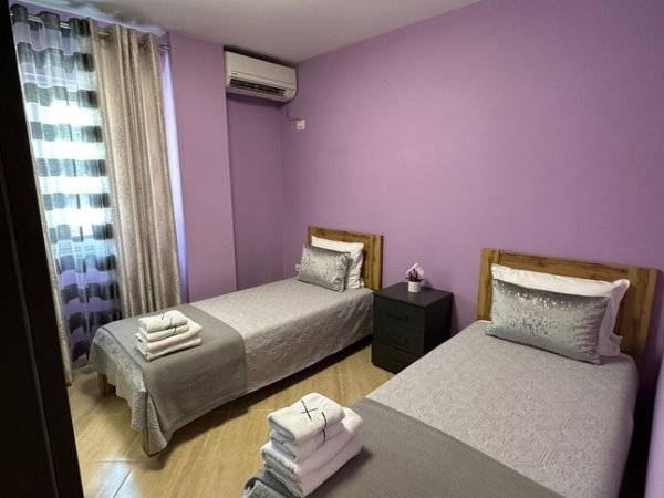 Tirane, jepet me qera apartament 2+1+Ballkon , 87 m² 700 € (Rr. Jordan Misja te lavazh 07)