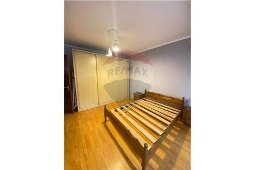 Tirane, jepet me qera apartament 1+1 Kati 2, 60 m² 500 € (Rruga e Barrikadave)