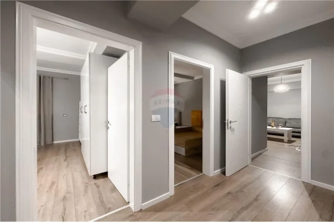 Tirane, jepet me qera apartament 2+1 Kati 1, 115 m² 850 € (Sami Frasheri)