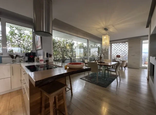 Tirane, shitet apartament+verande | Penthouse 4+1 Kati 8, 343 m² 440.000 € (Mozaiku i Tiranës) - Parkim: 2 garazhe