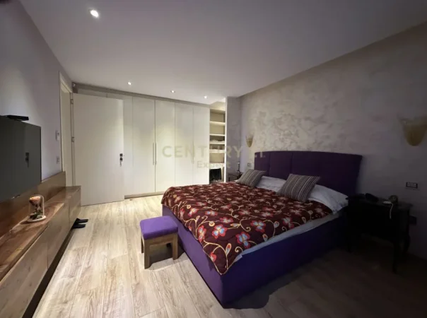 Tirane, shitet apartament+verande | Penthouse 4+1 Kati 8, 343 m² 440.000 € (Mozaiku i Tiranës) - Parkim: 2 garazhe