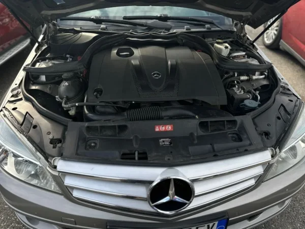 Tirane, shitet me portobagazh Mercedes benz C220 W203 Nafte, kafe automatik Klima 6000 €