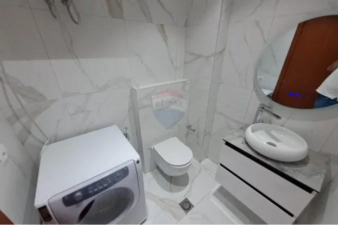 Tirane, jepet me qera apartament 2+1 , 650 € (Kopshti Zoologjik)