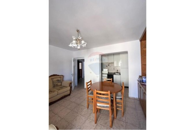 Tirane, jepet me qera apartament 3+1 , 450 € (Selvia)