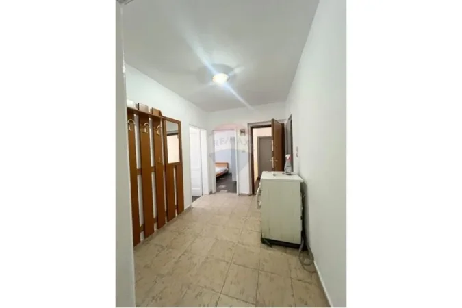 Tirane, jepet me qera apartament 3+1 , 450 € (Selvia)