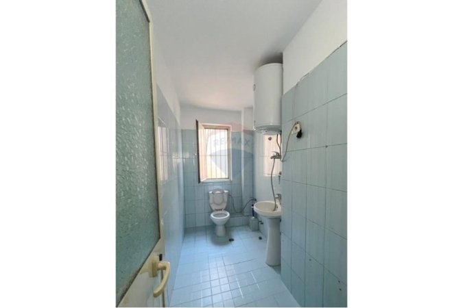 Tirane, jepet me qera apartament 3+1 , 450 € (Selvia)