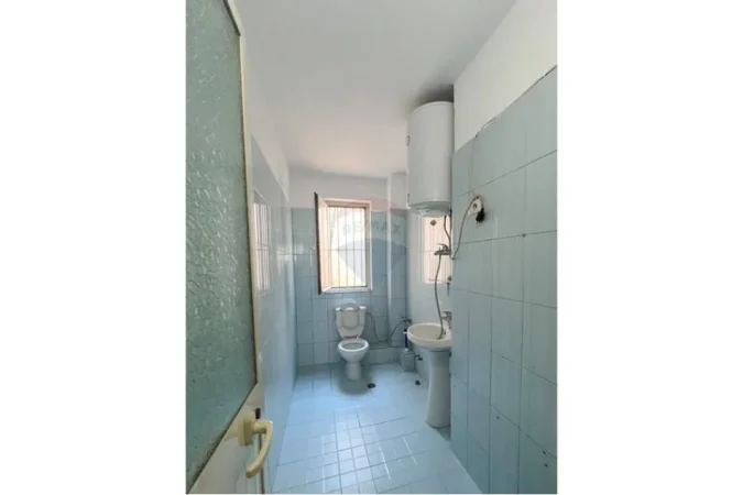 Tirane, jepet me qera apartament 3+1 , 450 € (Selvia)