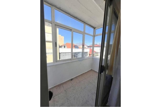 Tirane, jepet me qera apartament 3+1 , 450 € (Selvia)