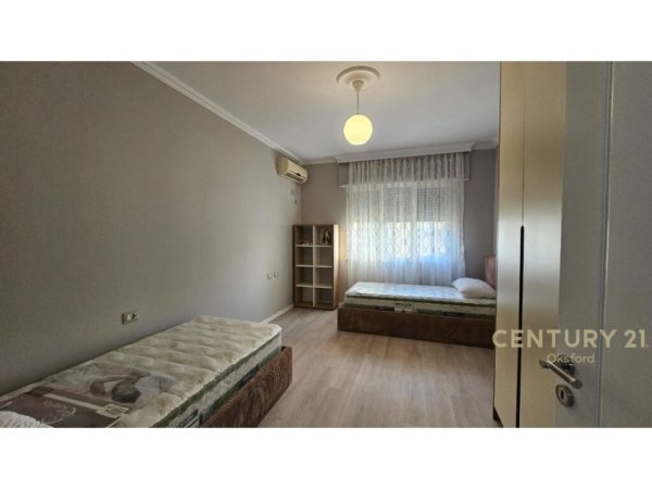 Tirane, jap me qera apartament 2+1 , 98 m² 750 € (Komuna e Parisit)