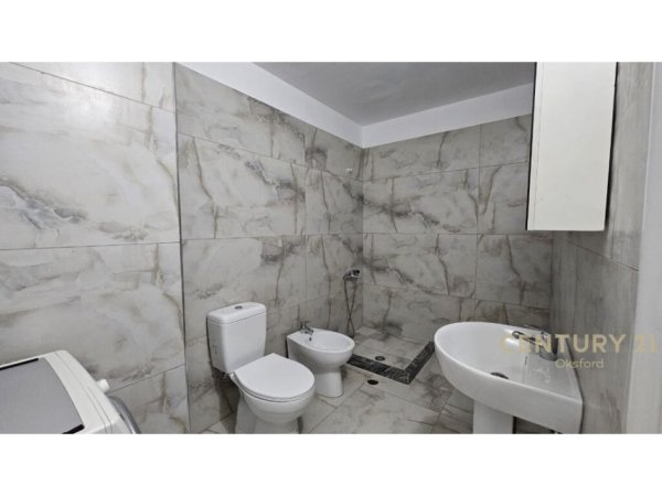 Tirane, jap me qera apartament 2+1 , 98 m² 750 € (Komuna e Parisit)