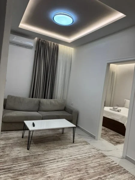 Tirane, jepet me qera apartament 1+1 Kati 5, 65 m² 400 € (Rruga 5 Maji)