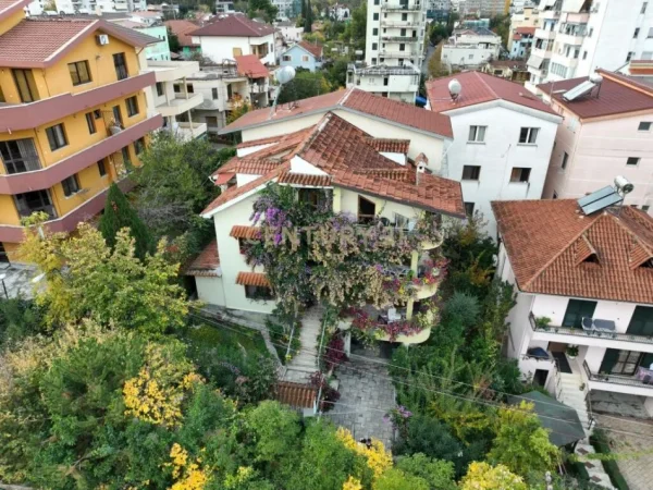 Tirane, shes Vile , 582 m² 800.000 € (Vilat Gjermane, Rruga e Elbasanit)