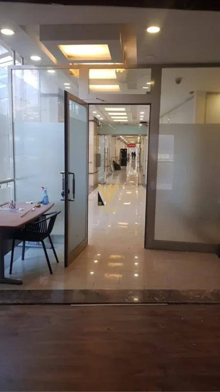 Tirane, shitet ambjent biznesi Kati 3, 28 m² 67.000 € (RRUGA E BARRIKADAVE)