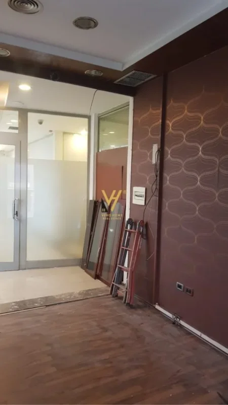 Tirane, shitet ambjent biznesi Kati 3, 28 m² 67.000 € (RRUGA E BARRIKADAVE)