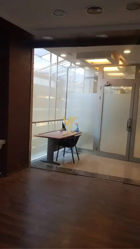 Tirane, shitet ambjent biznesi Kati 3, 28 m² 67.000 € (RRUGA E BARRIKADAVE)