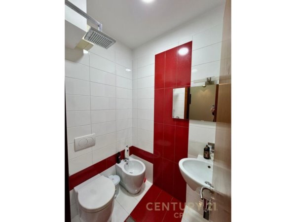Tirane, jap me qera apartament 2+1+2 , 140 m² 900 € (Kodra e Diellit)