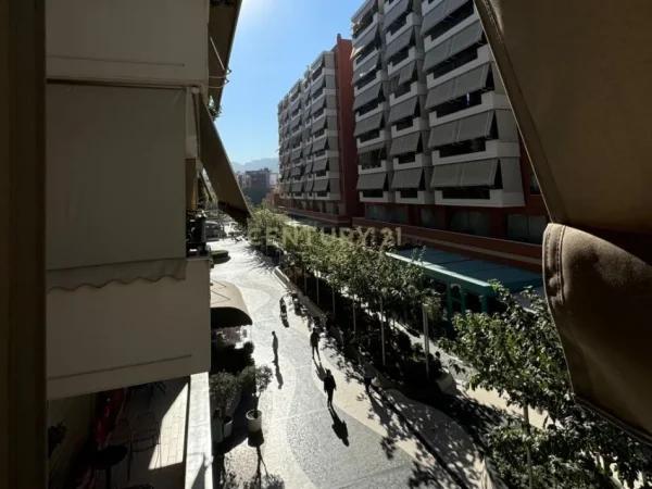 Tirane, jepet me qera ambjent biznesi Kati 6, 106 m² 250.000 LEKE (DELIJORGJI)