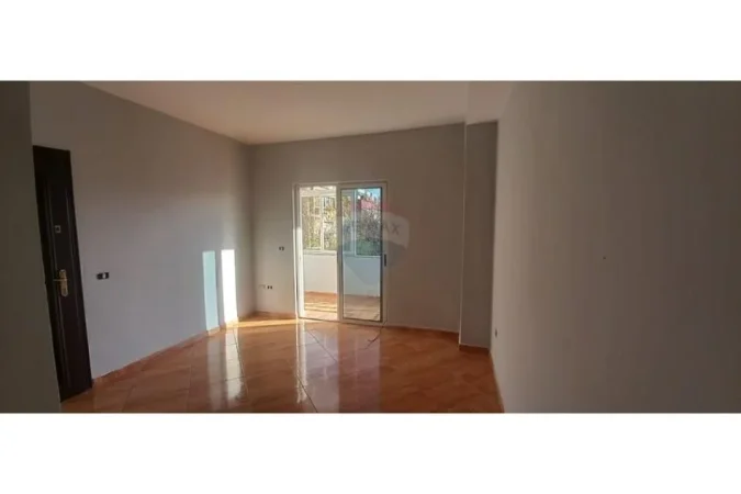 Tirane, jepet me qera apartament 2+1 , 400 € (Brryli)