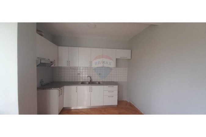 Tirane, jepet me qera apartament 2+1 , 400 € (Brryli)