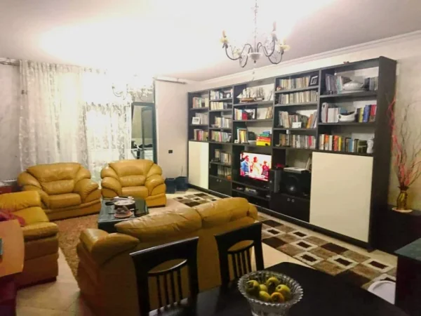 Tirane, shes apartament 2+1+Ballkon Kati 3, 128 m² 150.000 € (Fresk)