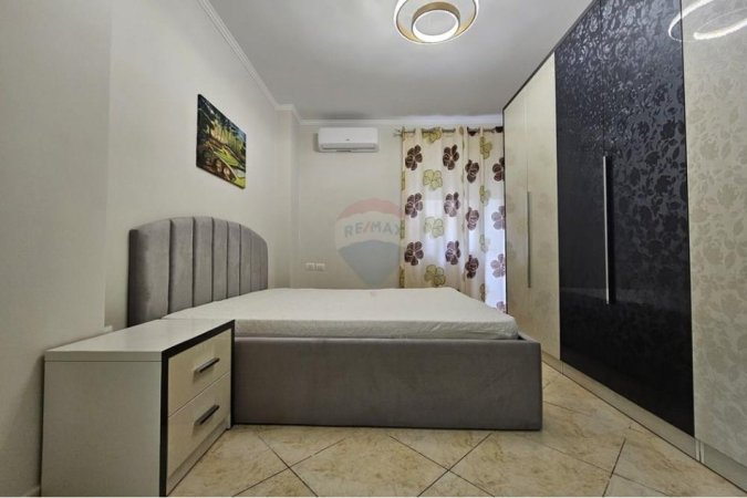 Tirane, jepet me qera apartament 2+1 , 800 € (Myslym Shyri)
