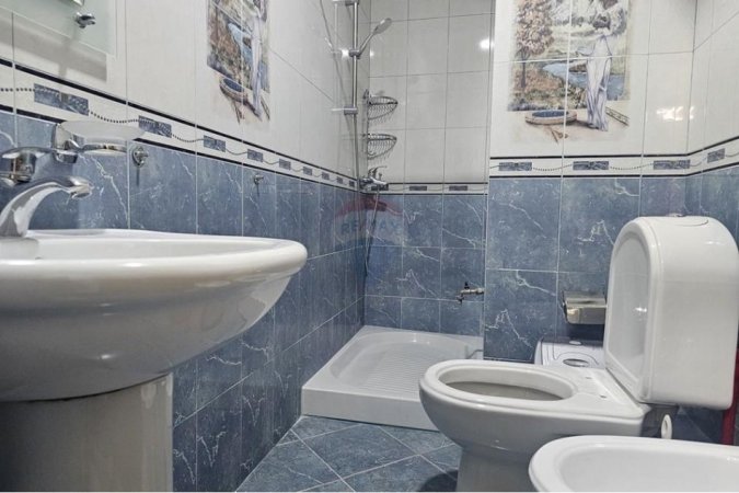 Tirane, jepet me qera apartament 2+1 , 800 € (Myslym Shyri)