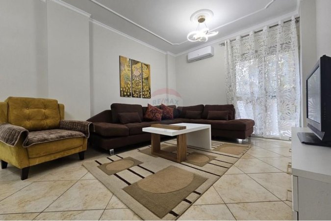 Tirane, jepet me qera apartament 2+1 , 800 € (Myslym Shyri)