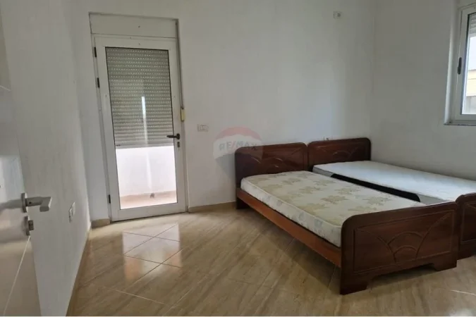 Tirane, jepet me qera apartament 2+1 , 430 € (Porcelan)