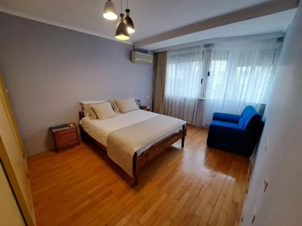 Tirane, jepet me qera apartament 1+1 Kati 2, 70 m² 550 € (9 Kateshet)